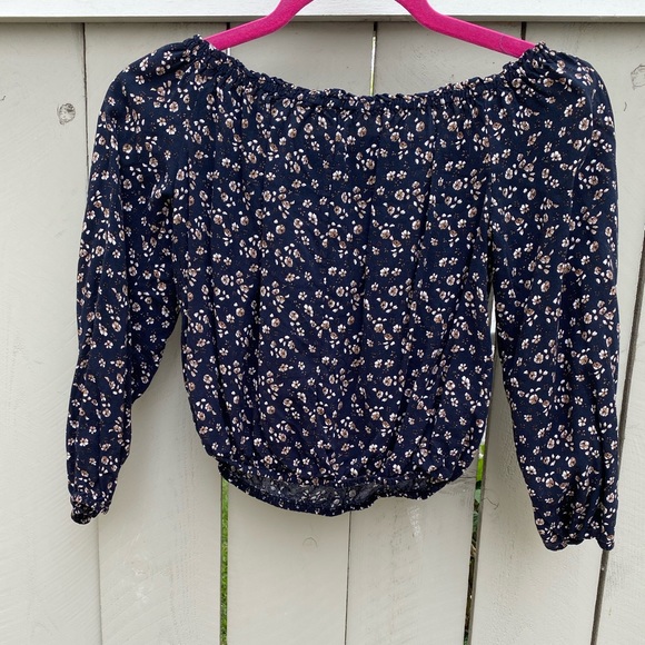 Brandy Melville navy , with flowers blouse - Picture 2 of 4